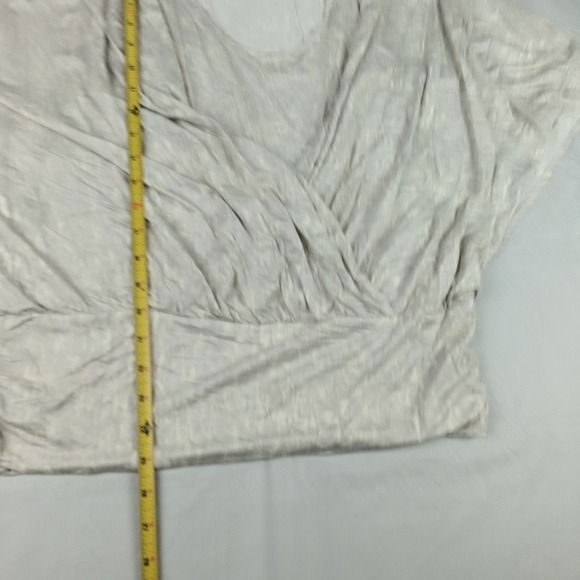 The Muses Lounge Size Medium Ivory Off Cream Gray Top Rayon Blend Faux Wrap - Picture 12 of 16